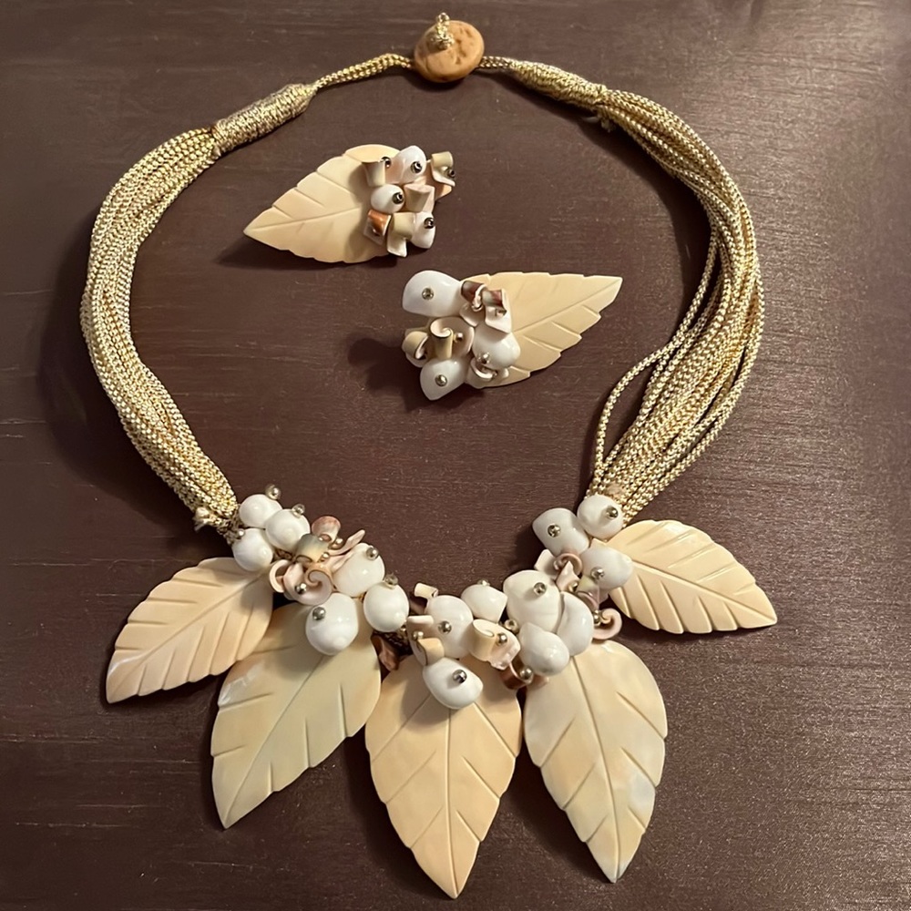 Necklace and earring set